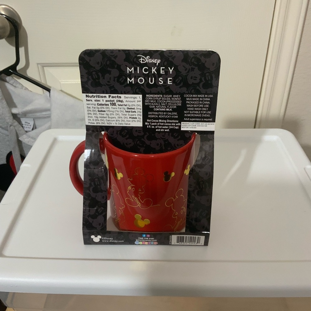 NWT Disney's Mickey Mouse Golden Galerie Lrg 14 oz. Ceramic Mug. - Picture 3 of 3